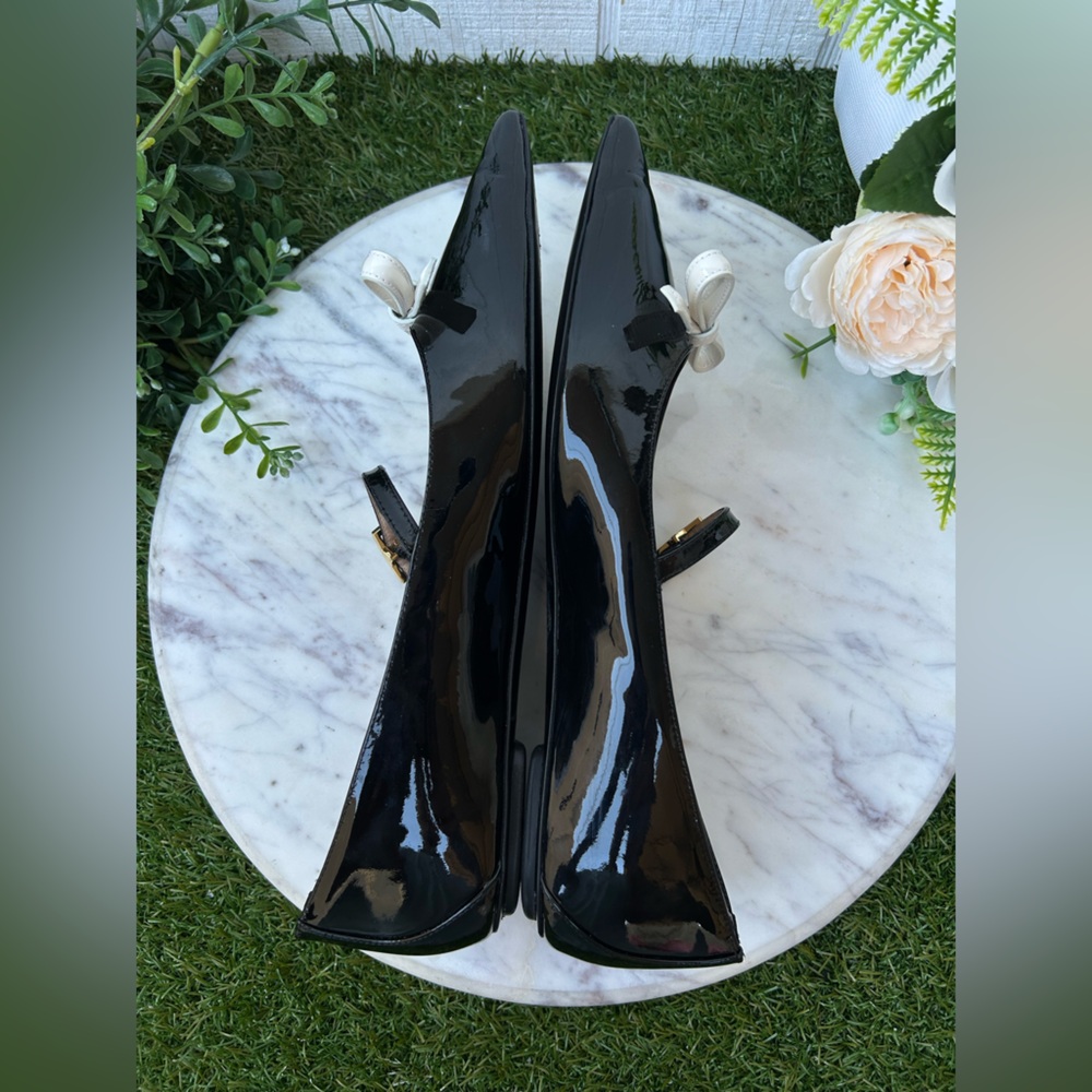 STUART WEITZMAN FELICITY MARY JANE
FLAT in BLACK/CREAM Sz 10 gently used
$425 - Picture 13 of 16